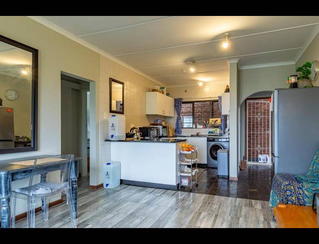 2 BEDROOM APARTMENT FOR SALE IN CLARENDON